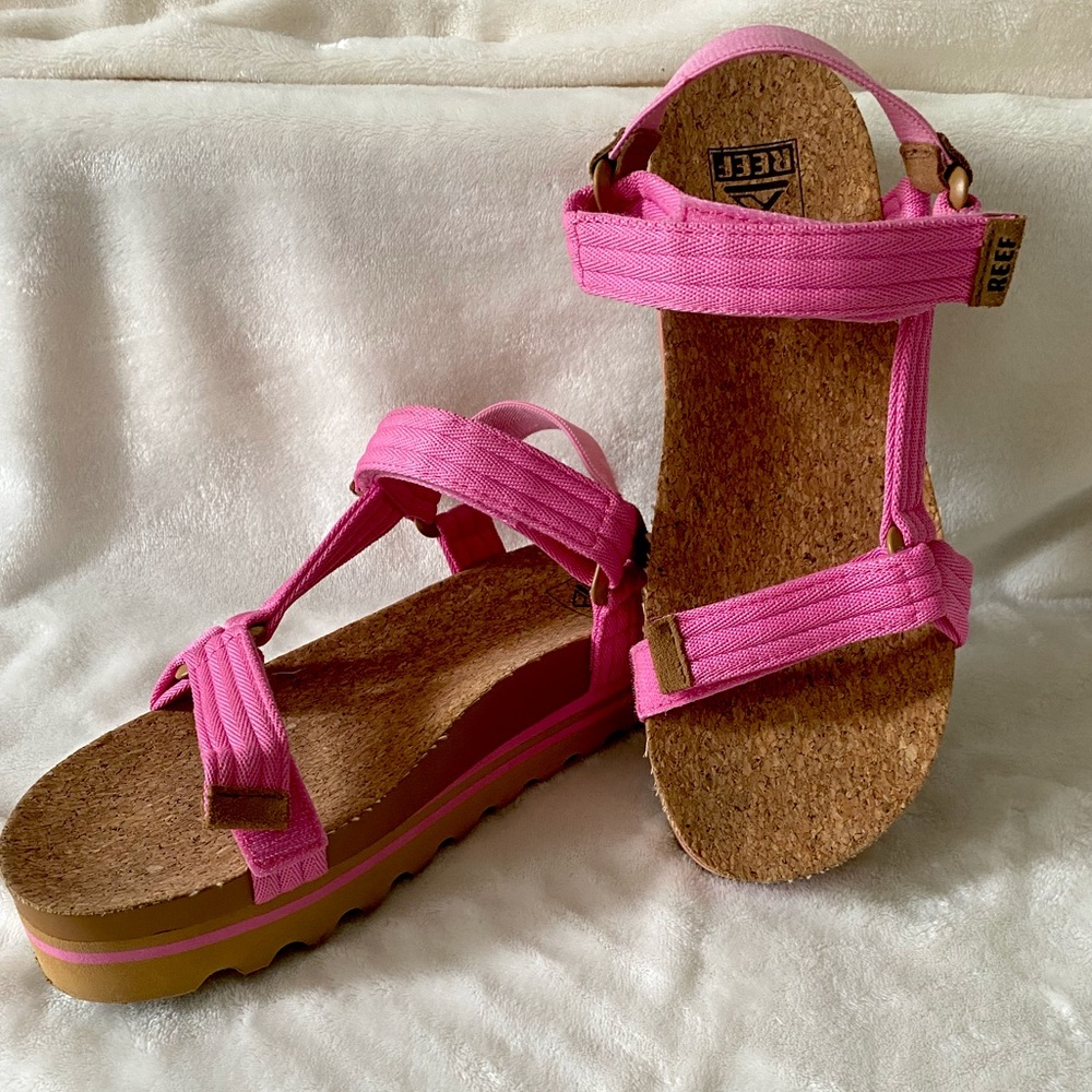 Reef Malibu Barbie Pink Cushion Rem Hi Platform Sandals Size 8